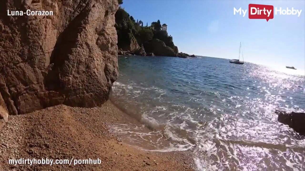 Luna Corazon tüzes szopikázása a strandon, majdnem elkapták