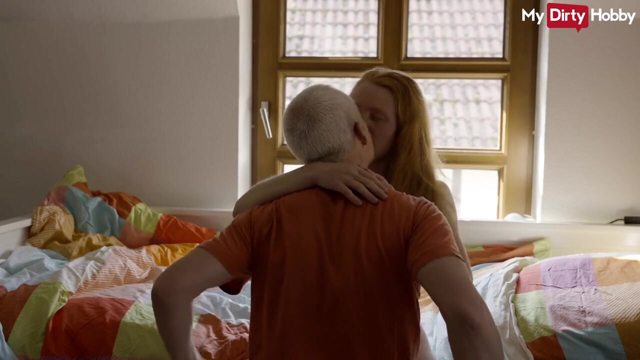 Világos Szőke zsenge nyögés míg az érett megdugja a pináját