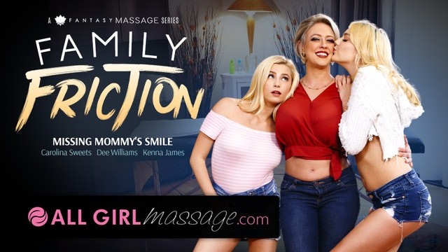 Lesbi nevelő lányok masszírozzák a milf anyuka óriási mellét!