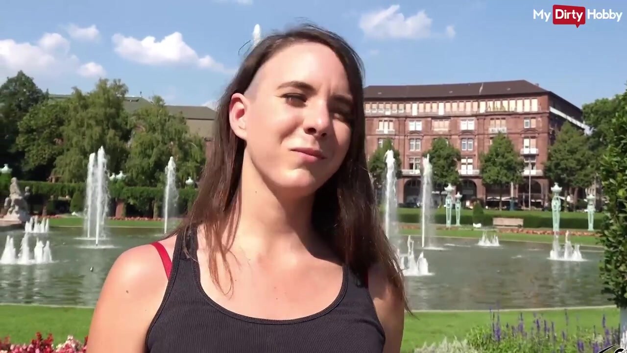 Német turista csajszi kültéri anális kufircolása