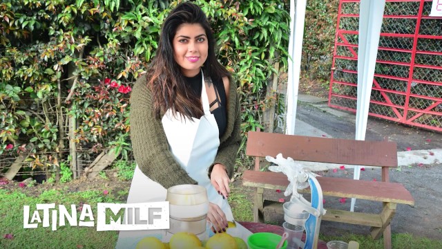 Carmen Lara éhes milf lyuka kap mély baszást forró felvétel és kufircolás közben