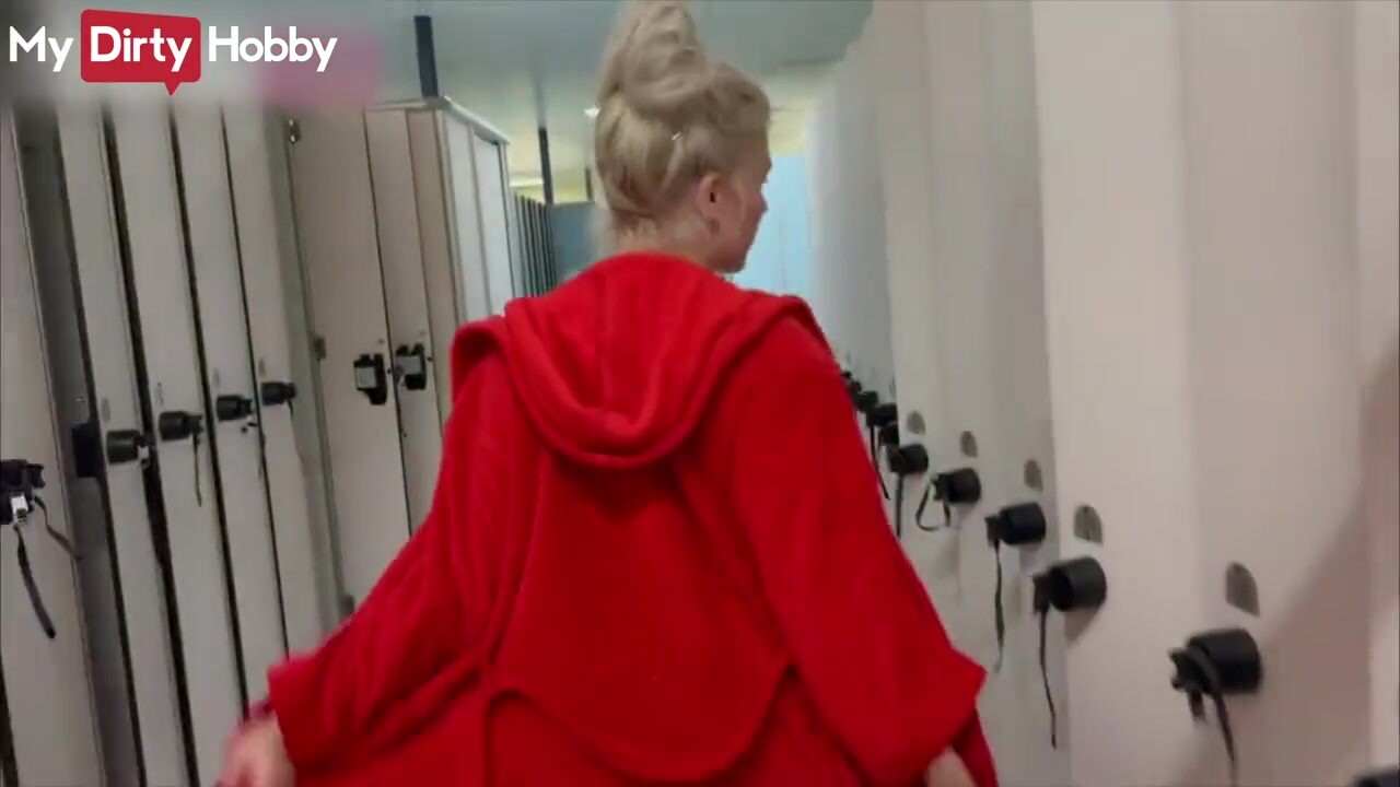 Világos Szőke cheerleader pippantása az öltözőben
