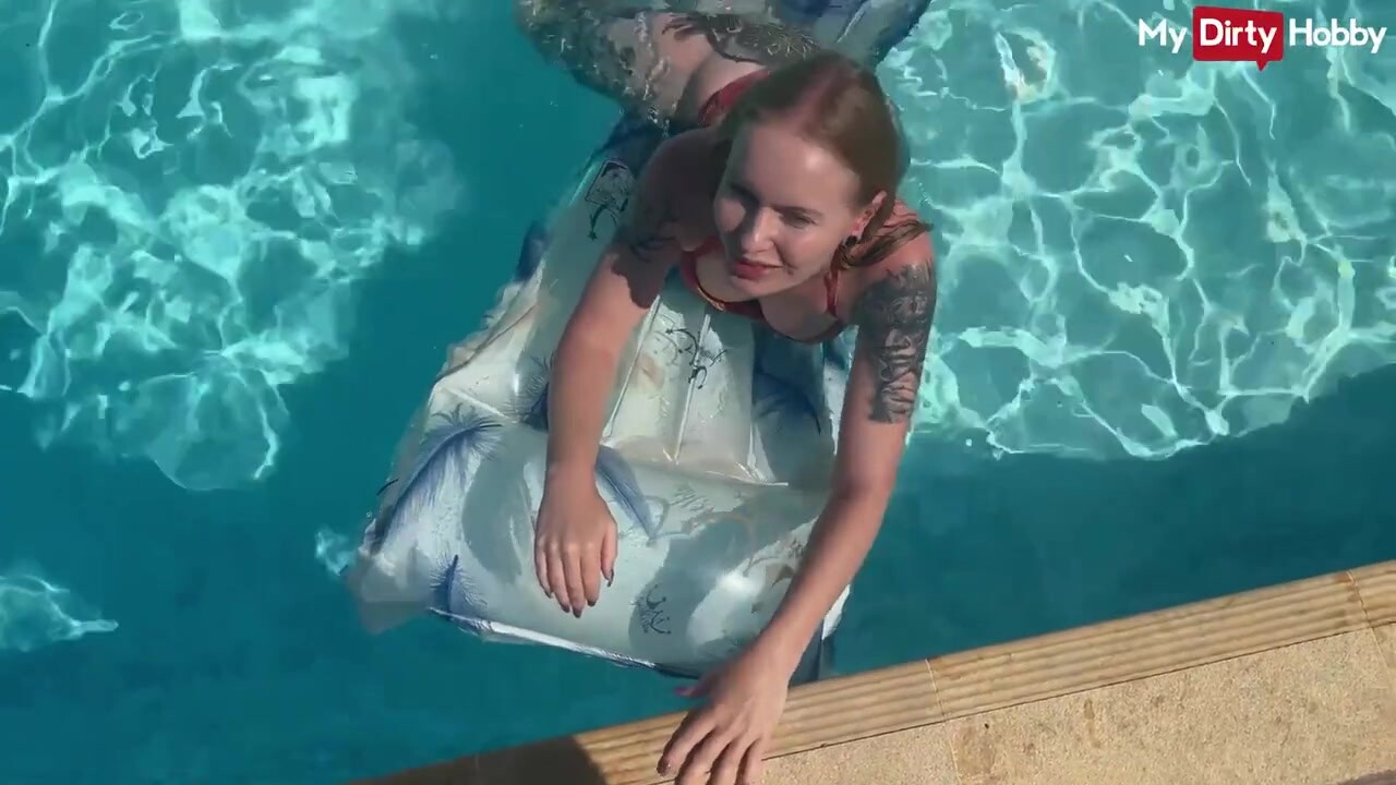 Emma wolf a tüzes csajszika aki a medencében kufircol vadul
