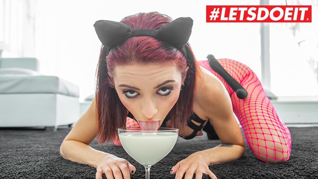 Lola Fae forró fotózása – zsenge vörös pornósztár szopós cosplay kulisszái