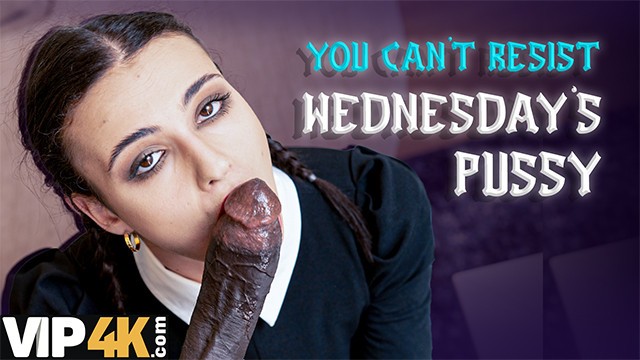 Lispy wednesday kufircolta a nevelő apa óriási faszát mint egy igazi kutyaként