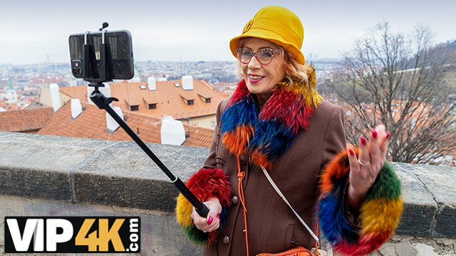 Alvásproblémák ellen forró dugás egy világos szőke milffel