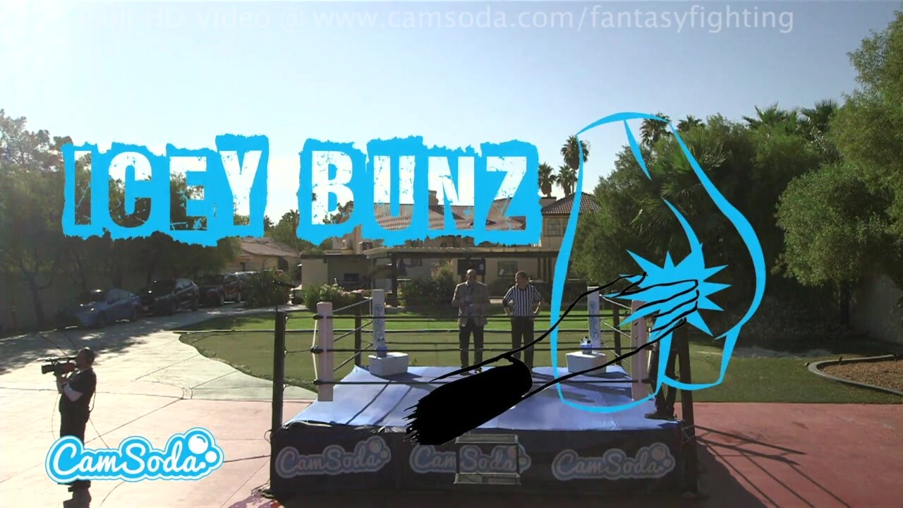 Forró fantasy harc kolosszális keblű tinédzser bombázókkal