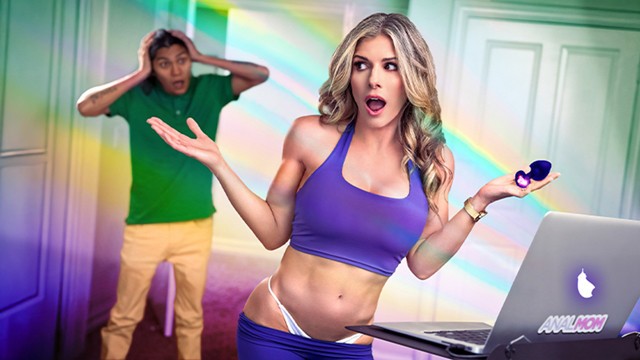 Cory Chase méretes popóját a nevelő zsenge dárda megdugja