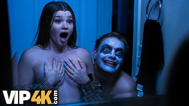 Kiki daire nyálkás köpködése a durva faszodon
