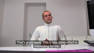 Bájos milf ügynök teszteli a brutális csákót