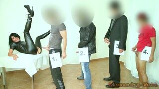 A geci parti! korlátlan közösülés a latexból készült szajhával!