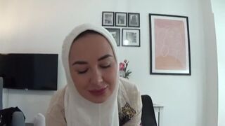 Csábos egyiptomi milf megcsalja férjét a kollégájával egy vad pásztoróra közben