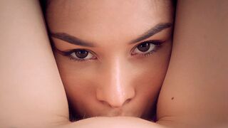 Forró lezbi pillanatok a Wow Girls csatornán - Kettő csinos maca muff nyalása