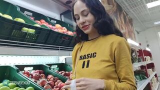 Meghívok egy idegen szukát a piacról, és vad légyott lesz belőle