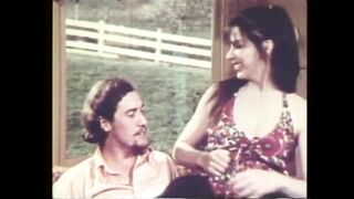 John Holmes nyalja a bige szaftos punáját a retro pornóban