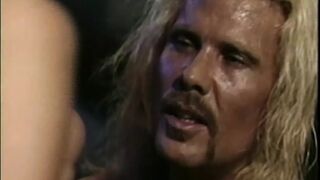 Retro pornó gigantikus fasszal Susana Spears és Dallas D'Amour főszereplésével az eredeti HD gyűjteményben