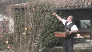 Bombázó világos szőke zsenge amatőr hátsó lyukba tolva és szájba lőve kolosszális farasszal